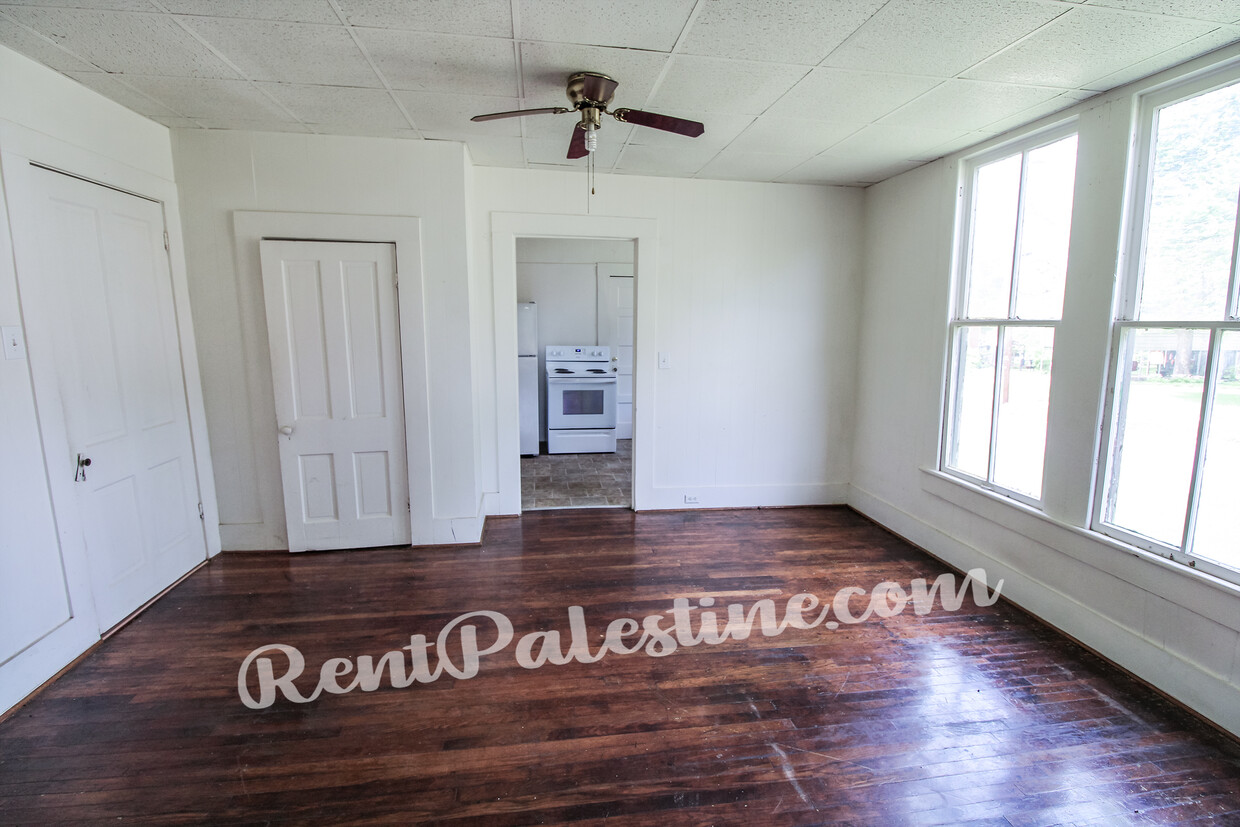 Foto principal - 811 N Cedar St