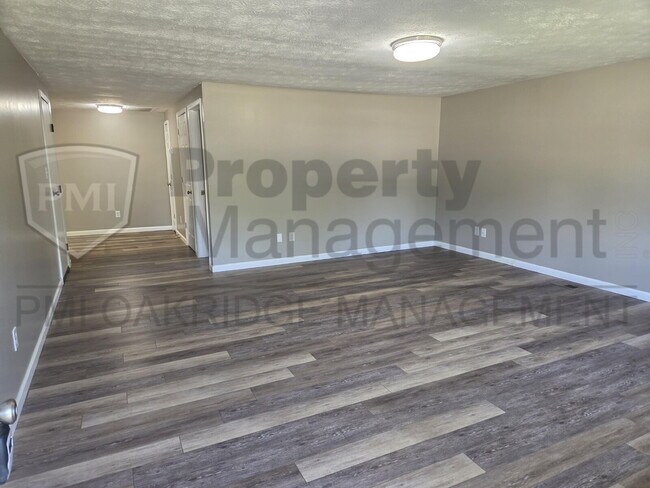 Foto del edificio - 3 Bedroom Single Level Duplex with Garage