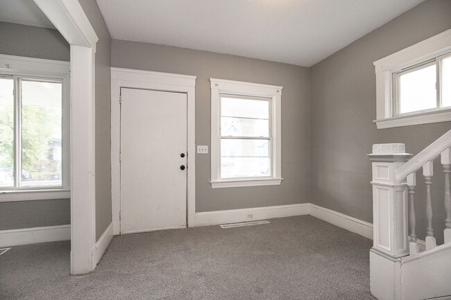 Building Photo - 4 BED 1 BATH SINGLE FAMILY HOME IN CLEVELAND!
