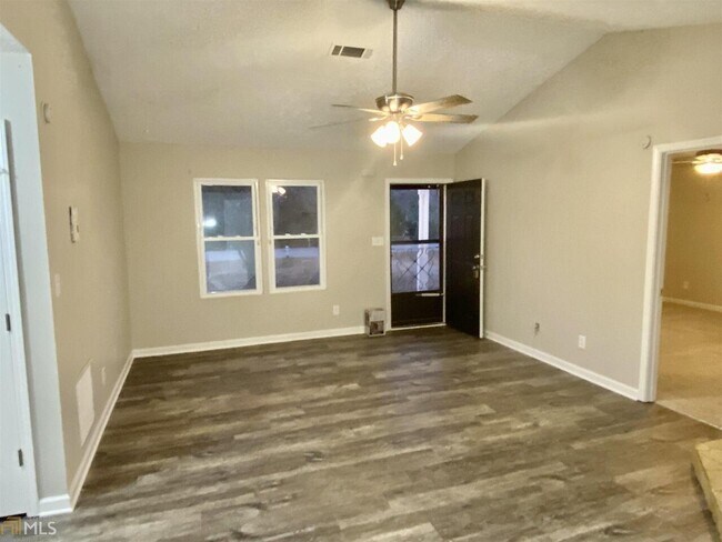 Foto del edificio - 1292 Dolly Nixon Rd