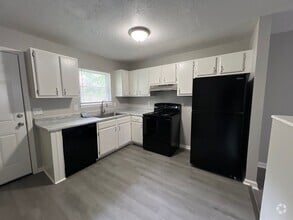 Building Photo - 120 Deer Park Cir