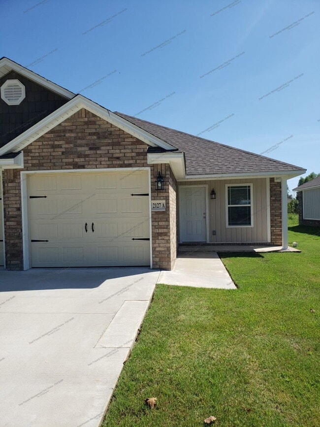 Building Photo - 2127 Ingalls Ln