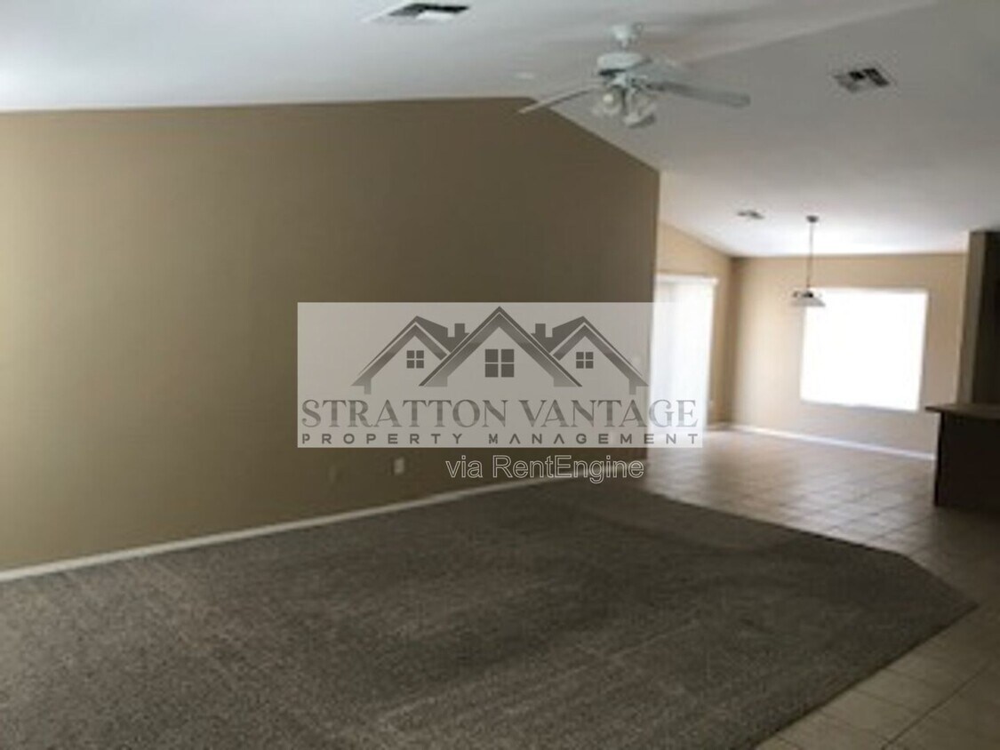 Foto del edificio - 17739 W Redfield Rd