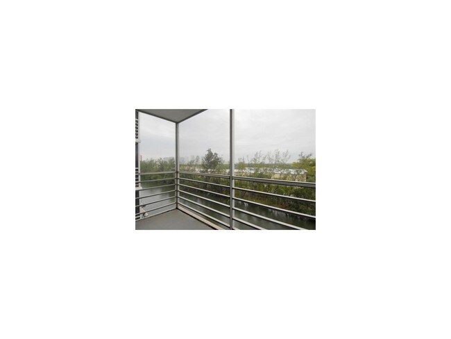 Foto del edificio - 3660 NE 166th St