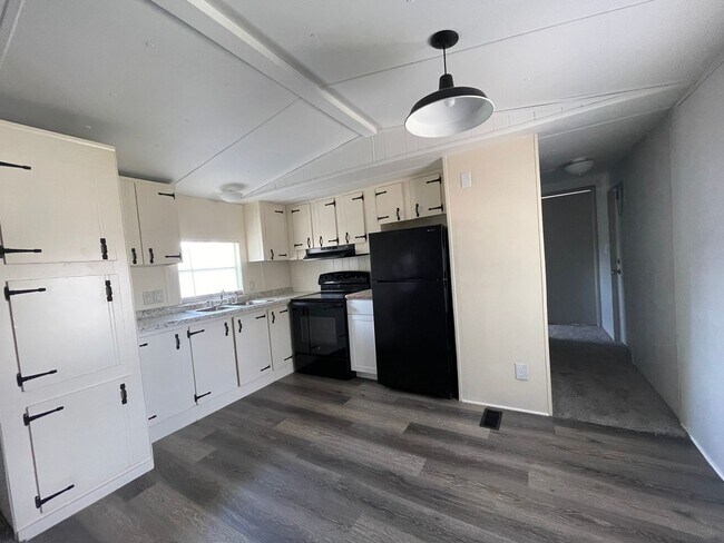 Building Photo - Thonotosassa 2 Bed 2 Bath