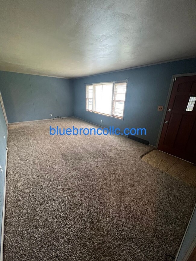 Building Photo - Great price for a cozy home, great access ...