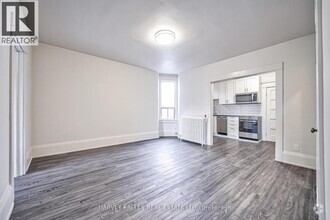 Building Photo - 1074-1074 St Clair Ave W