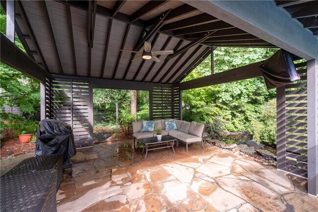 Foto del edificio - 3460 Liberty Ln