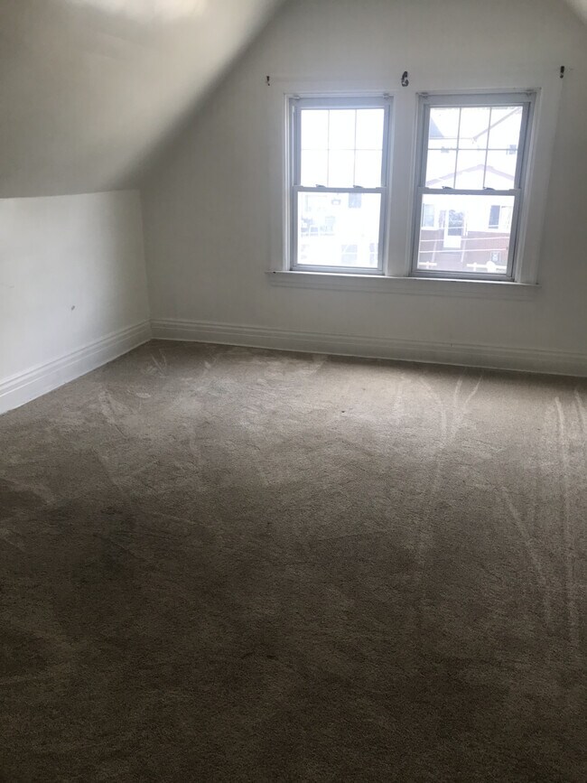 Building Photo - 345 Kenney Avenue