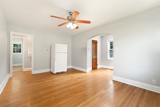 Building Photo - Well maintained 3 Bed, 2 Bath Home with Hu...