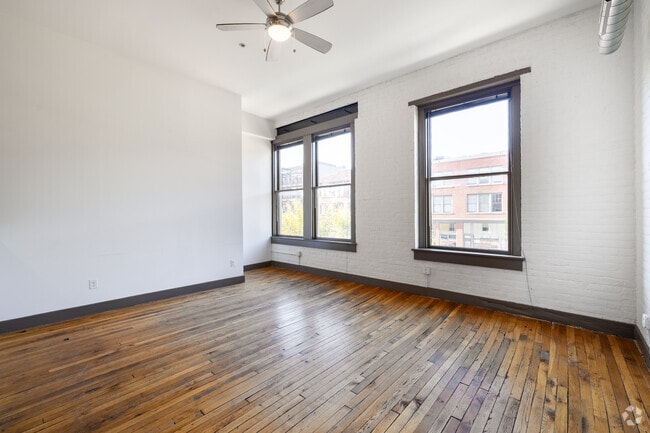 2BR, 2BA - 977SF - Living Room 1 - 1322 W Broad St