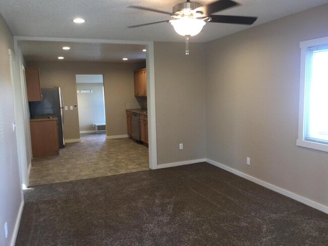 Building Photo - 195 N 9th St