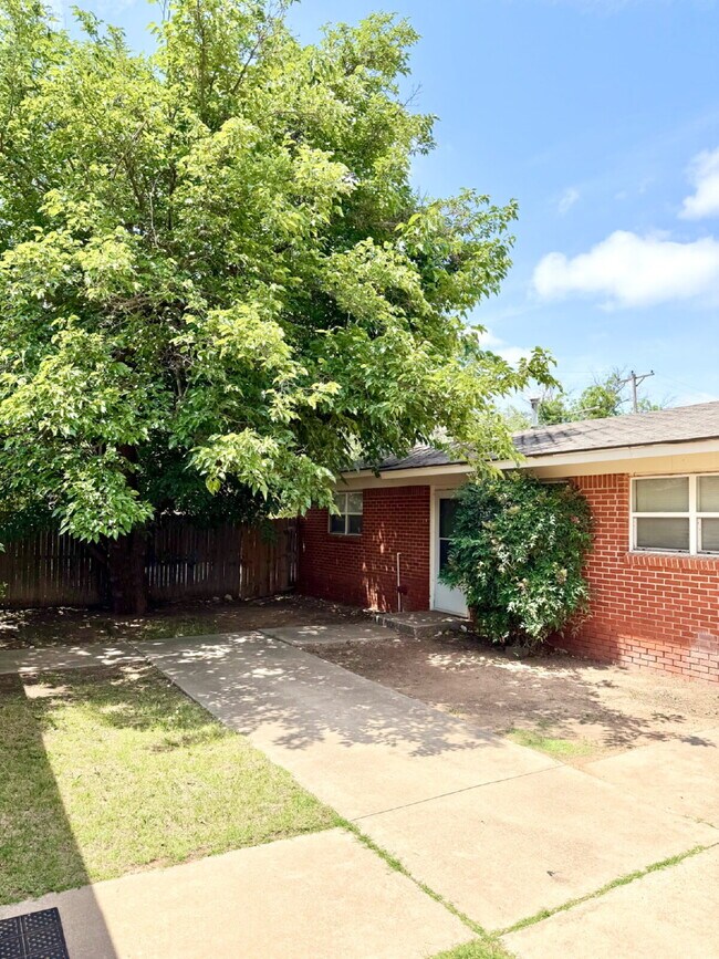 Foto del edificio - Cute 2/1 Duplex in Great Location!