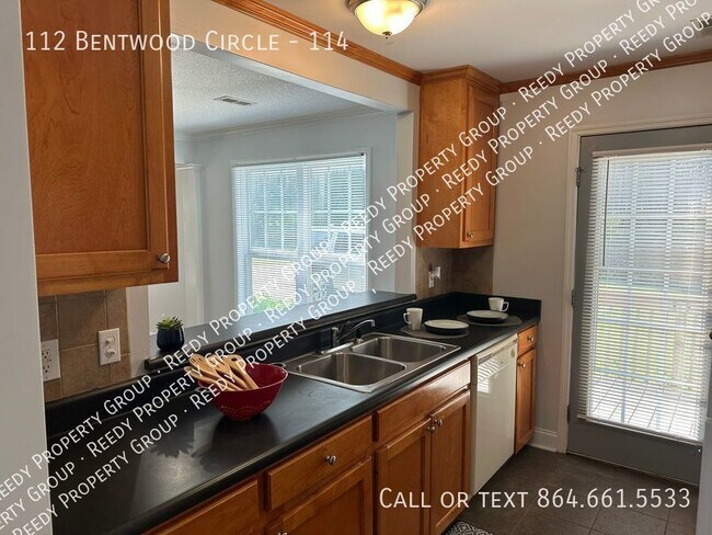 Building Photo - 3Bed/2Bath Townhouse located near Spartanb...
