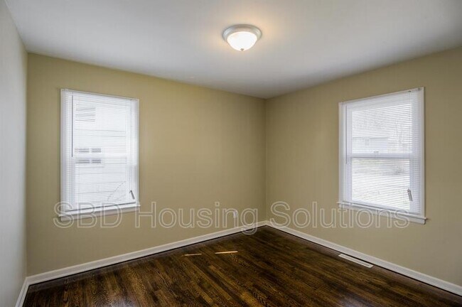 Building Photo - 6811 E 98th Terrace