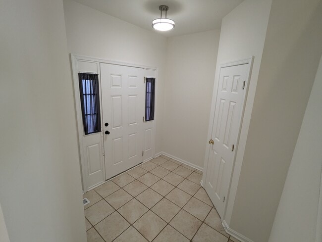 Building Photo - 35090 Sara Ct