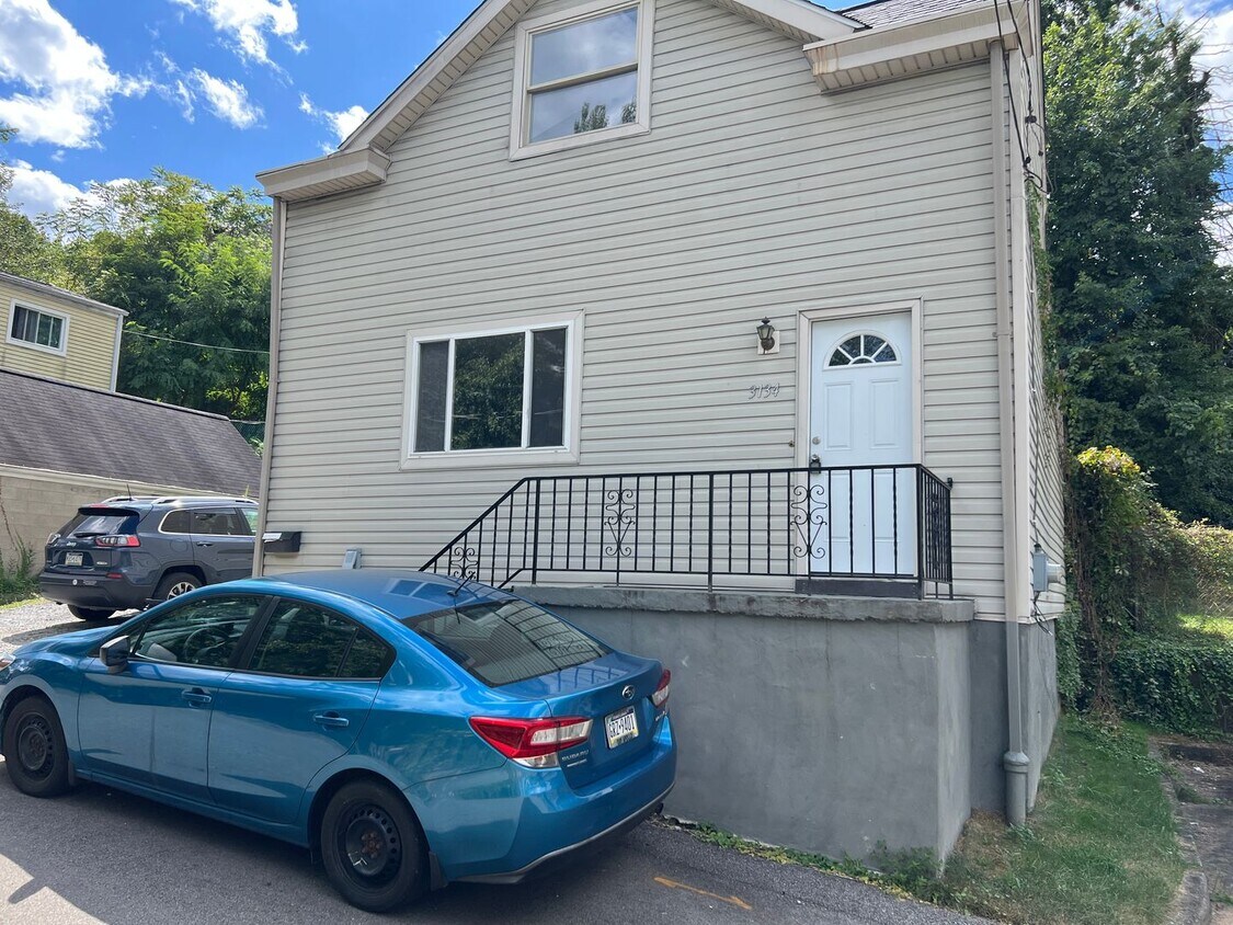 Primary Photo - Charming 1-Bedroom Home with Walk-In Close...
