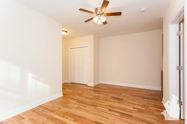 Building Photo - 949 W Cornelia Ave