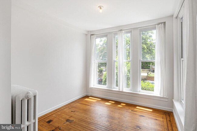 Foto del edificio - 5361 Morse St