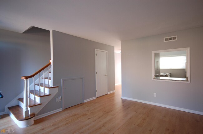 Building Photo - 3087 Colonial Way