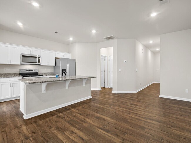Foto del edificio - $500 OFF First Months Rent!! Modern living meets Convenience- Townhome in Greer, SC!