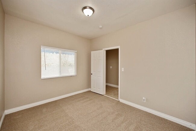 Building Photo - 357 Cornwell St