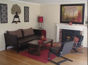 Building Photo - 2098 Hoover Dr