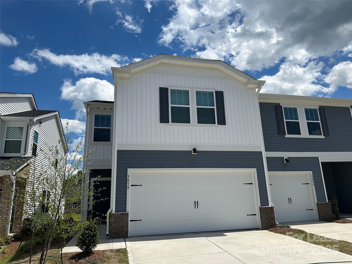 Foto principal - 5030 Kellaher Pl
