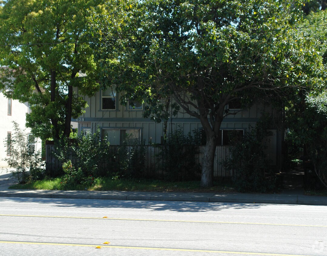 Foto del edificio - 638 Hollenbeck Ave