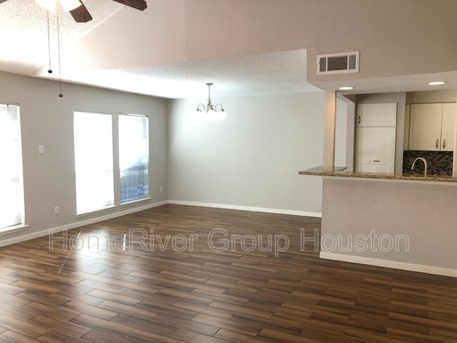Building Photo - 5611 Innsbruck St