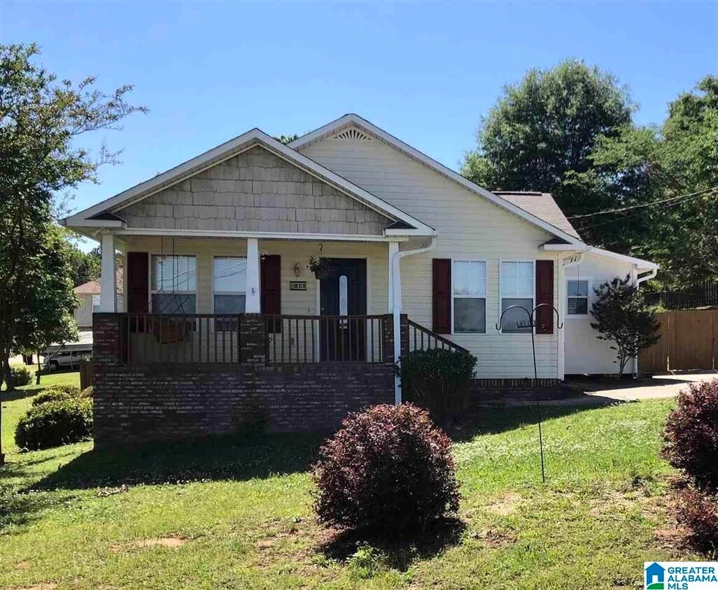 Primary Photo - 805 Moonlite Dr