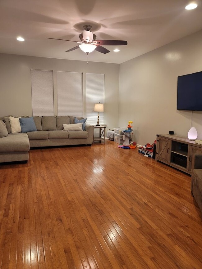 Building Photo - 3 bedroom 2 1/2 bath Townhouse in Bayberry