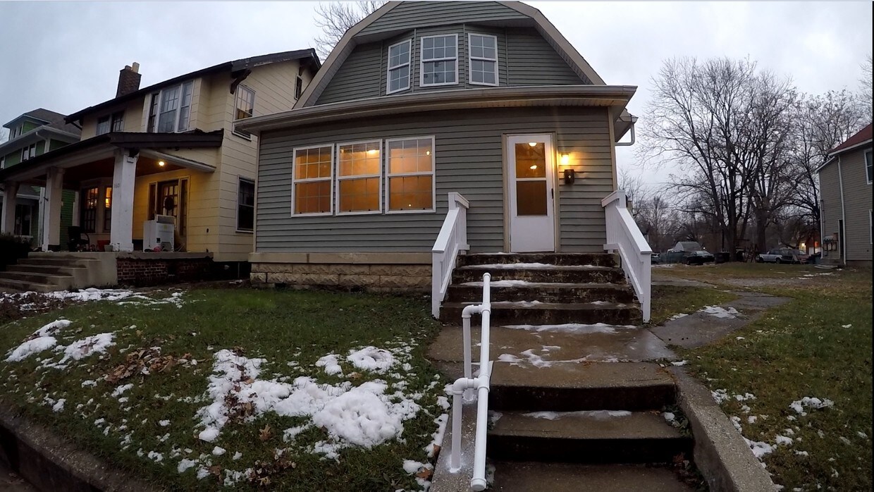 Photo - 1529 E Michigan St