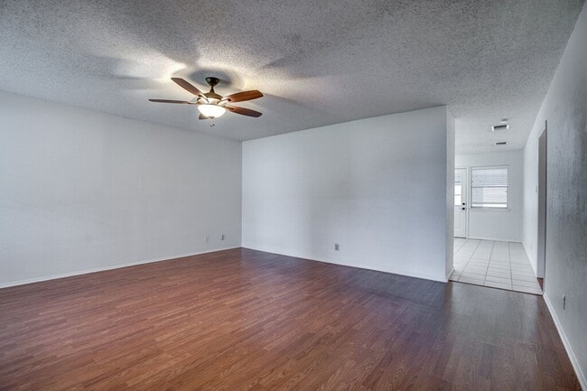 Building Photo - 4601 Gray Fox Dr