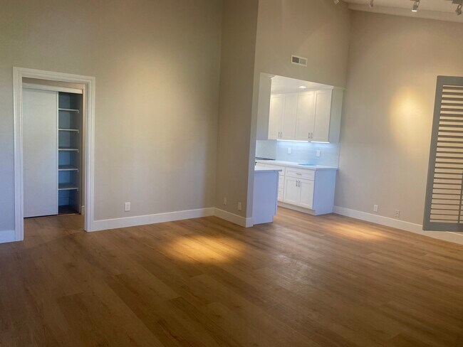 Foto del edificio - 16345 Los Gatos Blvd