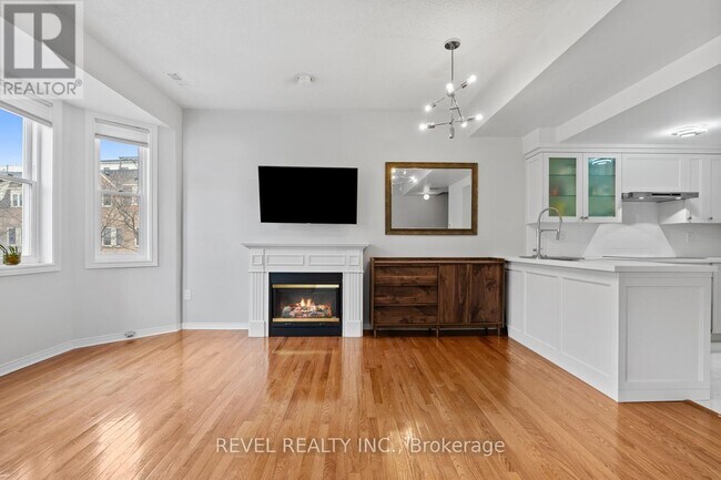 Photo du bâtiment - 760 Lawrence Ave W