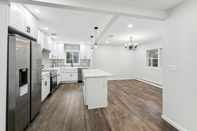 Eat in Kitchen - 47 Vondran St
