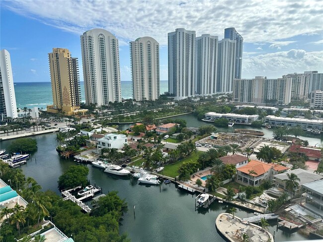 Building Photo - 16500 Collins Ave