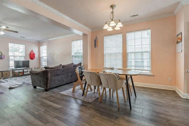 Foto del edificio - 121 Walnut Cove Dr