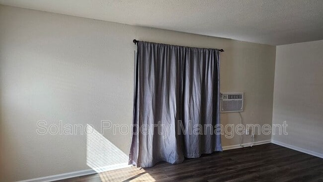 Foto del edificio - 1712 Arthur Ct