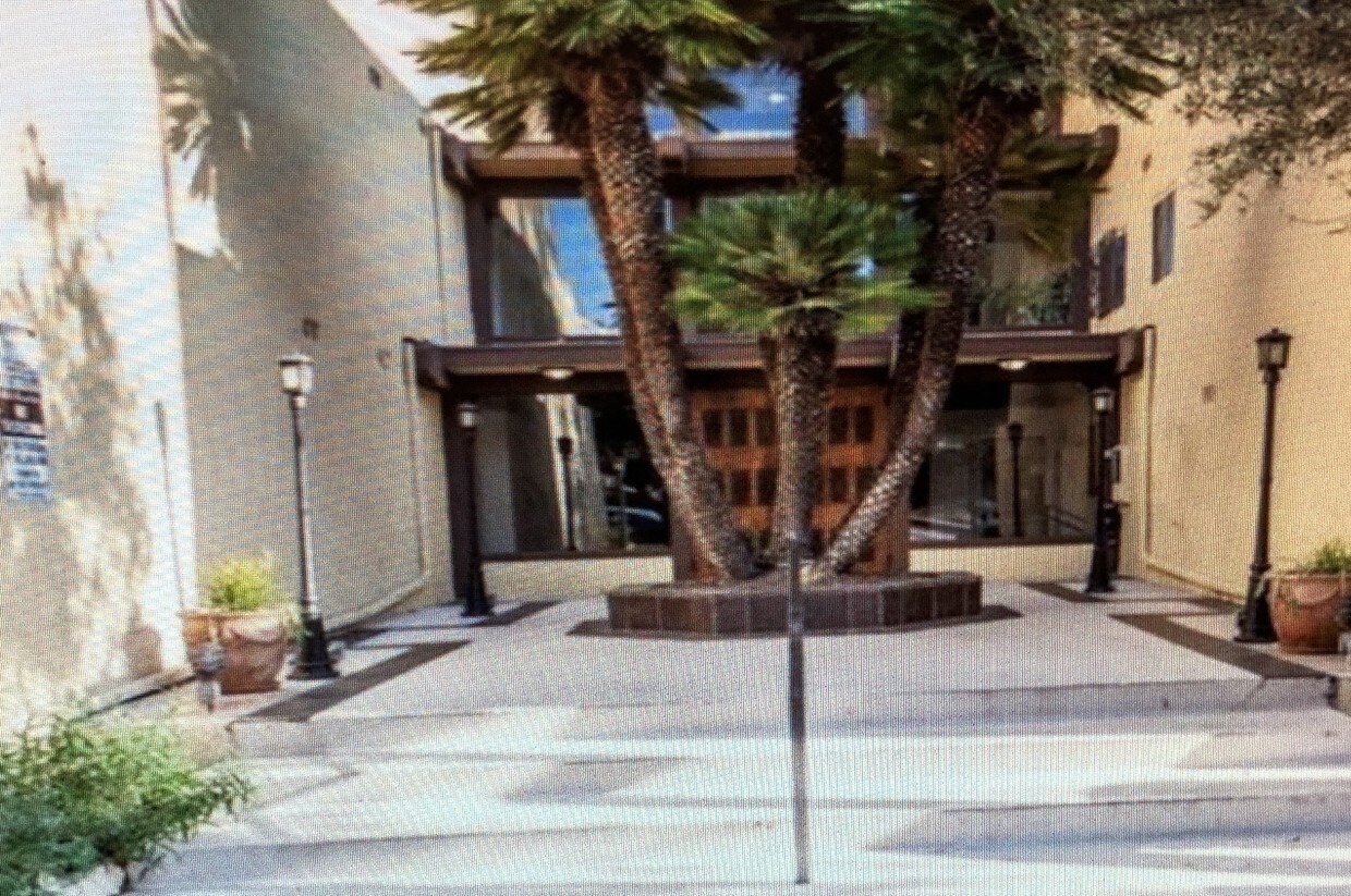Lobby Door - 5950 Buckingham Pkwy