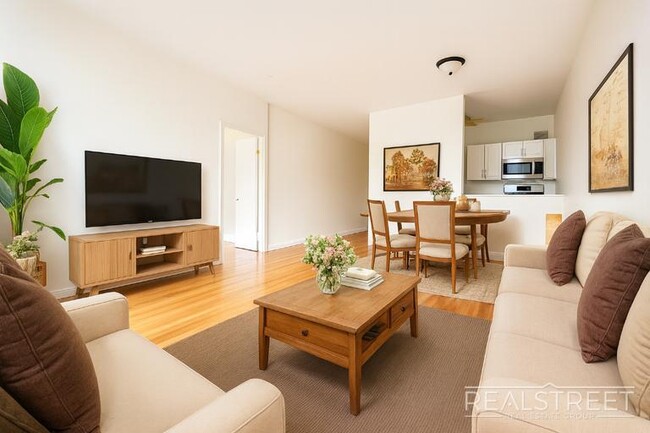 Building Photo - Renovated 3 BED in North Crown Heights