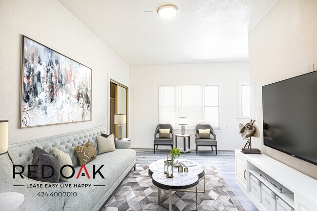 Building Photo - Beautiful Bright, Spacious and Completely ...