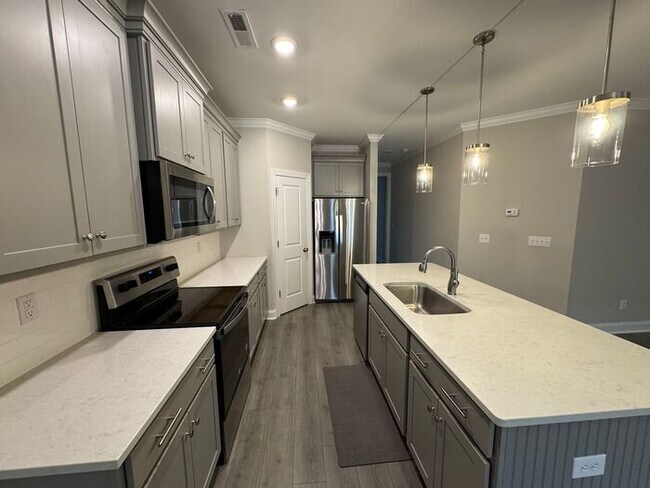 Foto del edificio - TOWN MADISON RENTAL ON THE SQUARE!