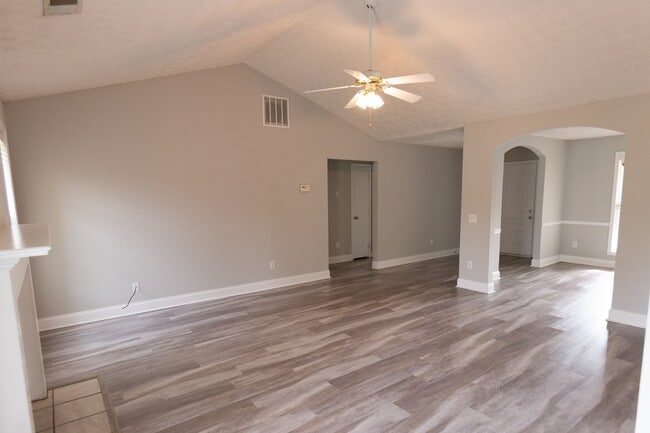 Foto del edificio - Beautiful 3 bedroom, 2 bath single family ...