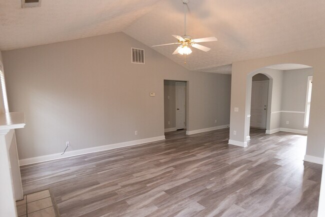 Foto del edificio - Beautiful 3 bedroom, 2 bath single family home