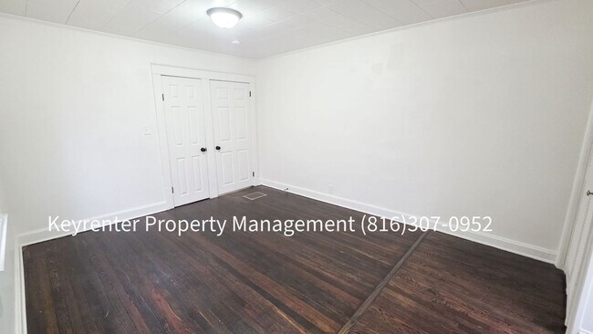 Foto del edificio - 1512 W College St