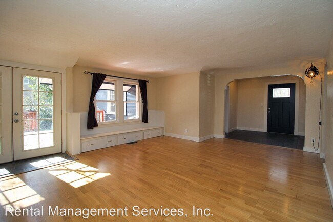 Building Photo - 3 br, 2 bath House - 320 SW Carson St