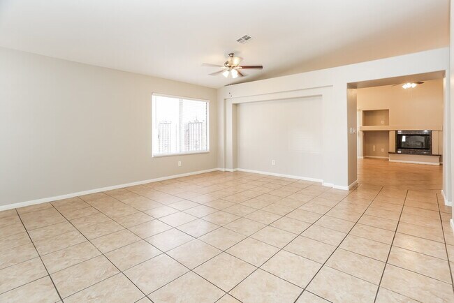 Foto del edificio - 4427 Roaming Breeze Rd