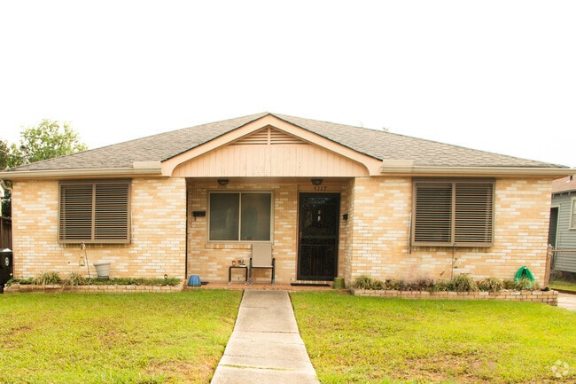 Building Photo - 5119 Baccich St